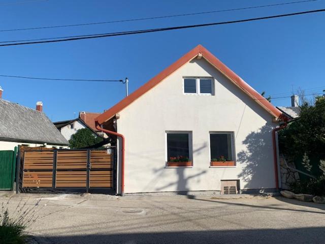 Loft Piheno Es Wellness Haz Villa Balatonfured Exterior photo