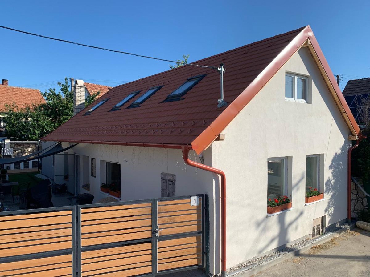 Loft Piheno Es Wellness Haz Villa Balatonfured Exterior photo